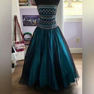 Elegant Teal and Black Evening Gown